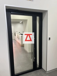 Эстетика металла и магия стекла: Как мы выбирали идеальные офисные двери из алюминиевого профиля для своего пространства